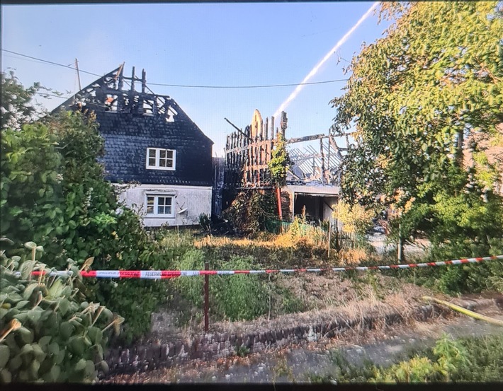 POL-PDKO: PRESSEERSTMELDUNG Brand zweier Wohnhäuser nebst Ökonomiegebäuden