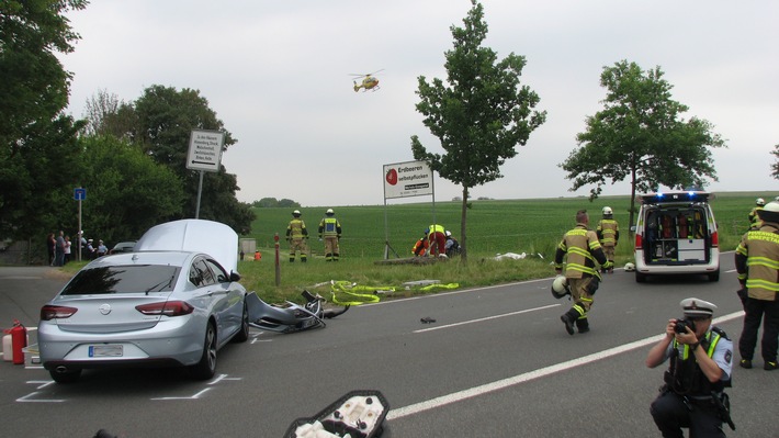 FW-EN: Verkehrsunfall zwischen PKW und Motorrad