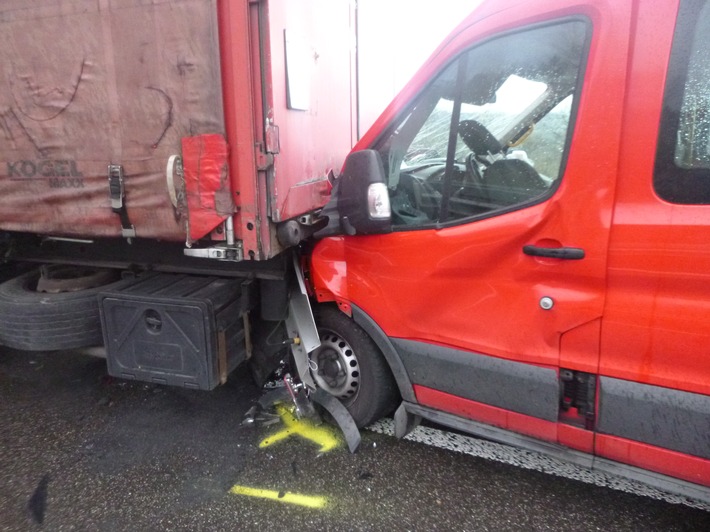 POL-VDMZ: Unfall mit zwei LKW und ein Sprinter auf der A 60 Fahrtrichtung Bingen, kurz vor der Ausfahrt Heidesheim, wir berichteten.