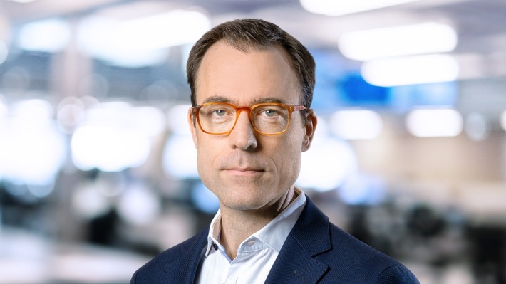 La SSR poursuit sa transformation: Roger Elsener est désigné nouveau directeur SRF, Nicolas Pernet directeur Offre et Moritz Stadler directeur Opérations