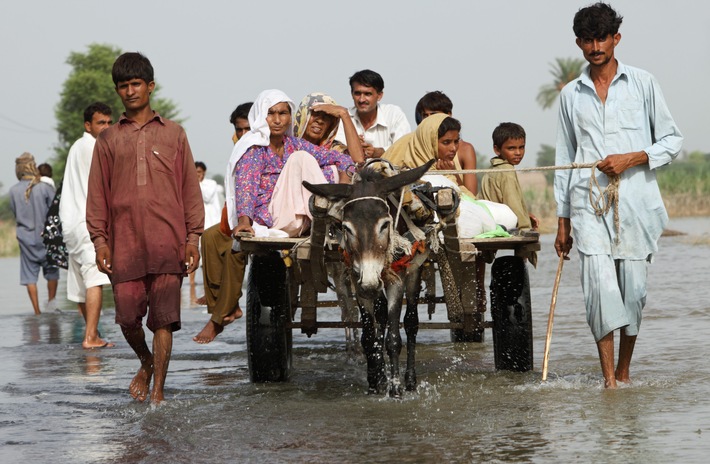 Überschwemmungen in Pakistan: Bündnis &quot;Aktion Deutschland Hilft&quot; bittet um Spenden / Hilfsorganisationen im Bündnis leisten Nothilfe