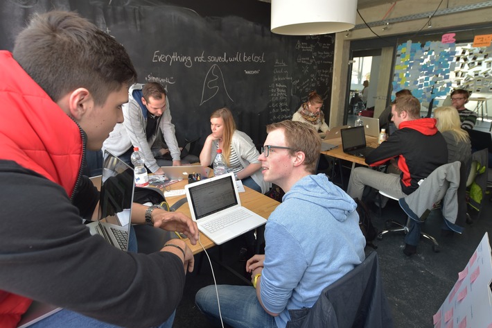 RWE sucht die innovativste Geschäftsidee / 15 Studentinnen und Studenten machen mit beim Startup Camp Ruhr in Bochum