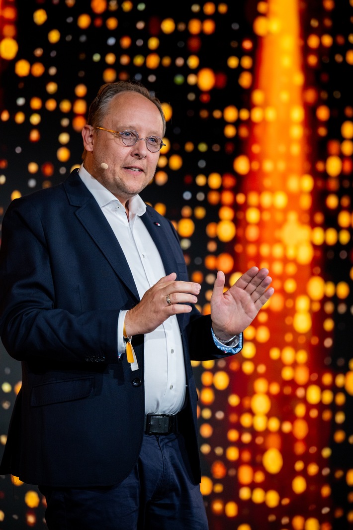 Leipziger Arzt gewinnt Speaker-Award und stellt InterceptorTherapy® gegen mentale Dauerbelastung vor