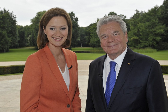 Von der Flüchtlingspolitik bis zum Zustimmungsverlust für die Volksparteien: ZDF-Sommerinterview mit Bundespräsident Joachim Gauck (FOTO)