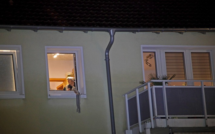 FW-E: Zwei verletzte Personen nach Fettexplosion in Mehrfamilienhaus in Essen-Stoppenberg