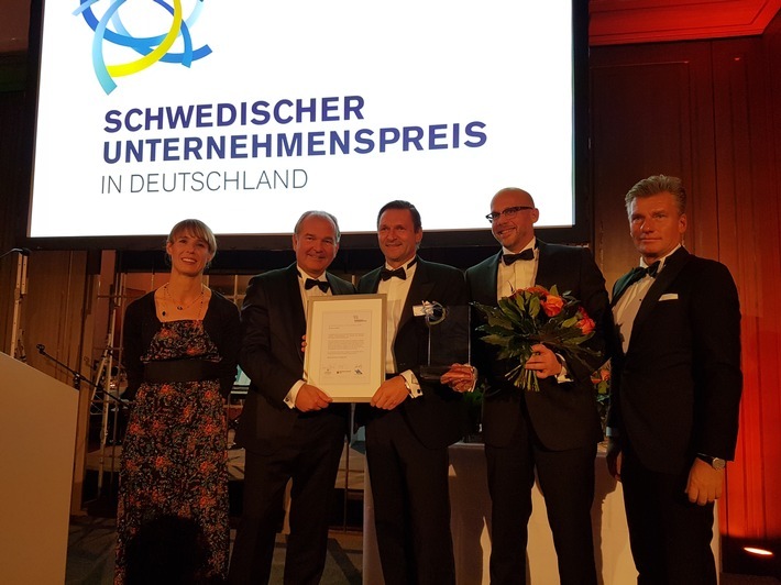 V.l.n.r.: Anna Liberg, Trade Commissioner, Business Sweden; Per Thöresson, Botschafter Schwedens in Deutschland, Stefan Koetz, Vorsitzender der Geschäftsführung der Ericsson GmbH, Bernd Mellinghaus, Geschäftsführer der Ericsson GmbH; Thomas Rhyberg, Präsident der Schwedischen Handelskammer in Deutschland. Weiterer Text über ots und www.presseportal.de/nr/13502 / Die Verwendung dieses Bildes ist für redaktionelle Zwecke honorarfrei. Veröffentlichung bitte unter Quellenangabe: "obs/Ericsson GmbH"