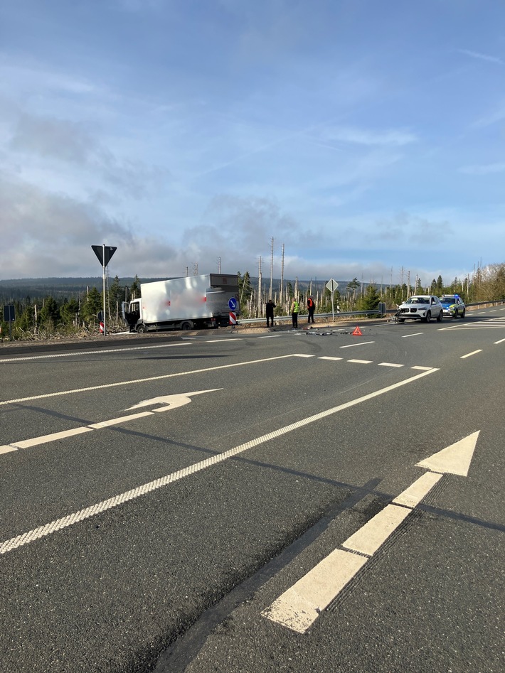 POL-GS: Polizeistation Braunlage: Verkehrsunfall auf der Bundesstraße 4, in Höhe des Abzweiges Oderteich/B242