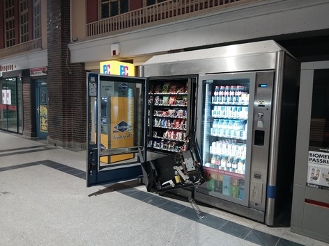 BPOL-FL: Süßwarenautomat aufgebrochen - Täter gestellt - "Trittbrettfahrer" bedient sich ebenfalls