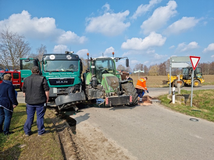 POL-CE: Bleckmar - LKW stößt mit Traktor zusammen