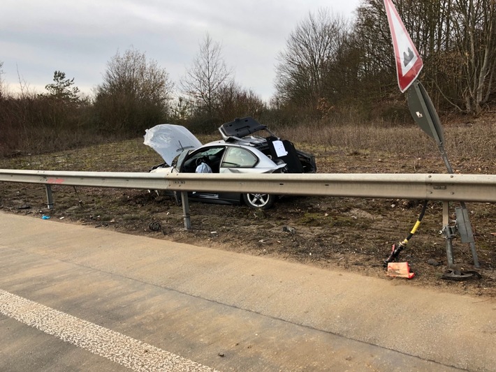 POL-PDLD: Schwerer Verkehrsunfall auf der A65 bei Deidesheim
