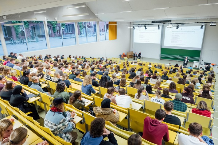 Mehr Studienanfänger, mehr Internationale an der Uni Kassel