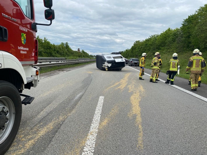 POL-PDKL: Pferdeanhänger verunglückt auf A63