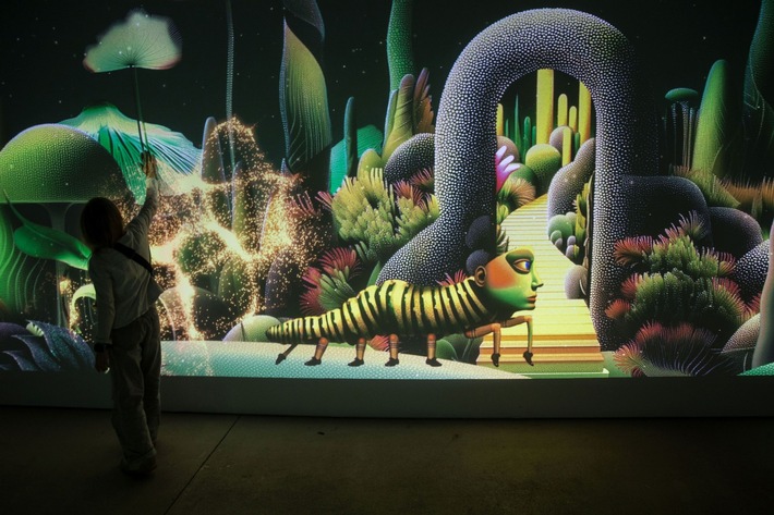 Neue immersive Ausstellung im Kunstkraftwerk Leipzig: "TraumFabrik - Wo Licht zum Zauber wird"
