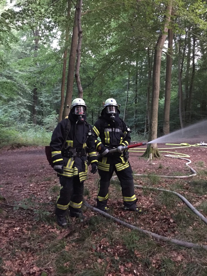 FW-AR: Basislöschzug 1 übt Ernstfall im Wildwald Voßwinkel