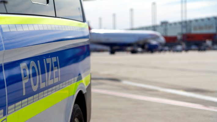 BPOL NRW: Alkoholisierter Fluggast leistet Widerstand - Bundespolizei greift am Flughafen Köln/Bonn ein