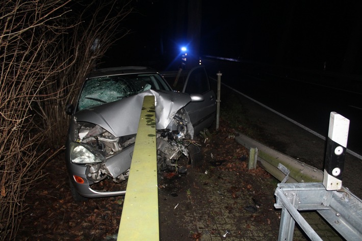 POL-VIE: Nettetal-Lobberich: Trunkenheitsfahrt: Autofahrer bei Alleinunfall leicht verletzt -Fotoberichterstattung-