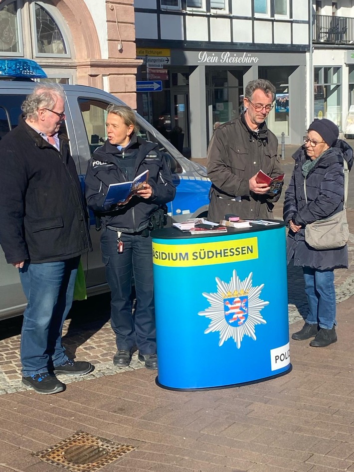 POL-DA: Kreis Bergstraße: Polizei sensibilisiert zum Thema &quot;Einbruchschutz&quot;/Bürgergespräche und Flyerverteilung