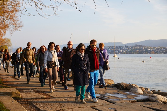 Sinnieren und Flanieren: Themenspaziergänge durch die «Tankstelle Wald» mit Simone Niggli-Luder