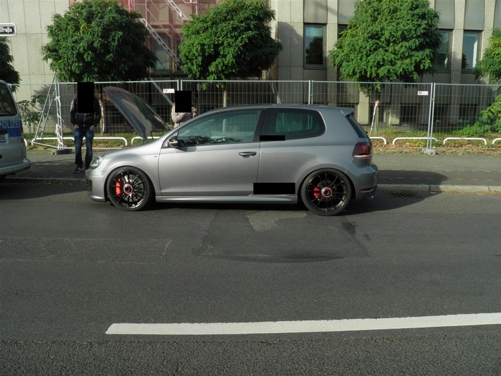 POL-D: &quot;Alles eingetragen, Herr Wachtmeister!&quot; - AG Tuning zieht getunten Golf aus dem Verkehr