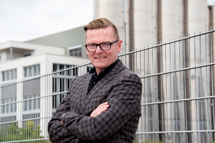 Frank Peters (Foto: Fotostudio Peter in Fürth-Burgfarrnbach) / Weiterer Text über ots und www.presseportal.de/nr/176015 / Die Verwendung dieses Bildes für redaktionelle Zwecke ist unter Beachtung aller mitgeteilten Nutzungsbedingungen zulässig und dann auch honorarfrei. Veröffentlichung ausschließlich mit Bildrechte-Hinweis.