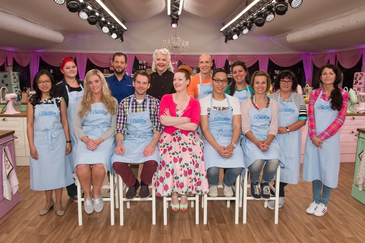 "Wenn es dir perfekt gelungen ist, glänzt die Kuvertüre wie ein Affenarsch" - knackige Ansage bei "Das große Backen" ab dem 20. September um 17:55 Uhr in SAT.1