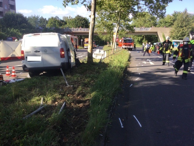 FW-BN: Schwerer Verkehrsunfall, zwei Verletzte