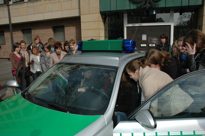 POL-MFR: (722)  Girls&#039;Day 2008 bei der Nürnberger Polizei