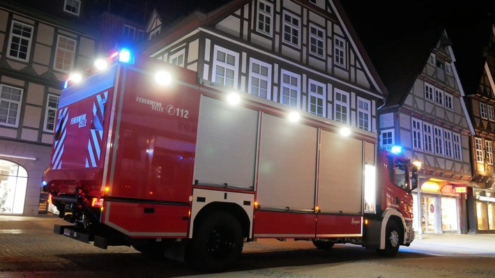 FW Celle: Zwei Einsätze innerhalb vom 30 Minuten für die Celler Feuerwehr