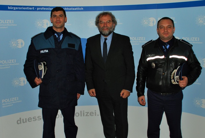 POL-D: Polizeipräsident Norbert Wesseler begrüßt Polizeibeamte aus Rumänien - Foto im Anhang