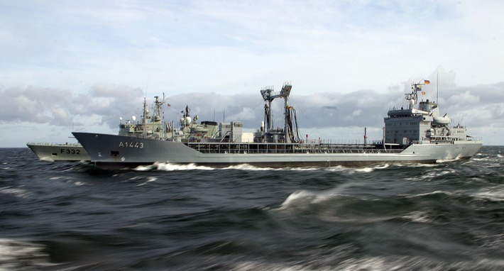 Deutsche Marine - Pressemeldung/ Pressetermin: Rückkehr nach vier Monaten im Einsatz - Tanker &quot;Rhön&quot; läuft in Wilhelmshaven ein