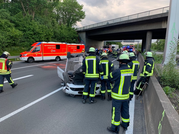 FW-BN: Verkehrsunfall auf der BAB 565 - Personen blieben unverletzt.