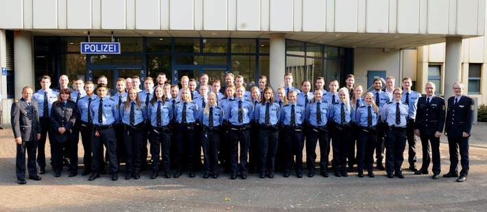 POL-PPMZ: Polizeipräsident Reiner Hamm begrüßt neue Mitarbeiterinnen und Mitarbeiter im Polizeipräsidium Mainz