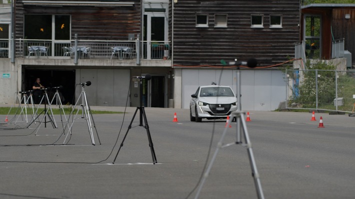 Étude Empa-TCS : la voiture électrique est la reine du silence au feu rouge