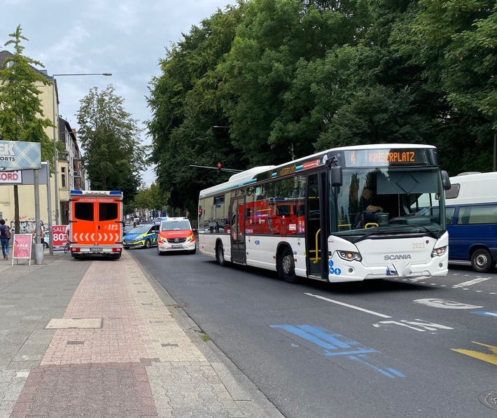 POL-AC: Verkehrsunfall auf der Vaalser Straße: Kleines Mädchen wird schwer verletzt