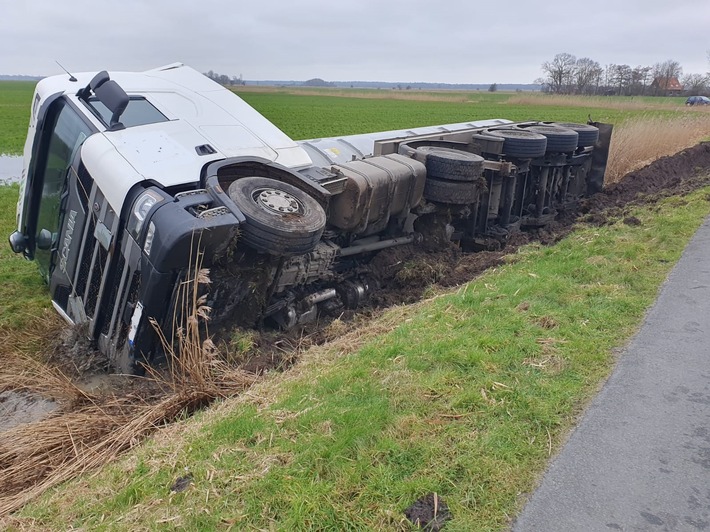 POL-WHV: Verkehrsunfall in Schortens - Ergänzung zur Straßensperrung