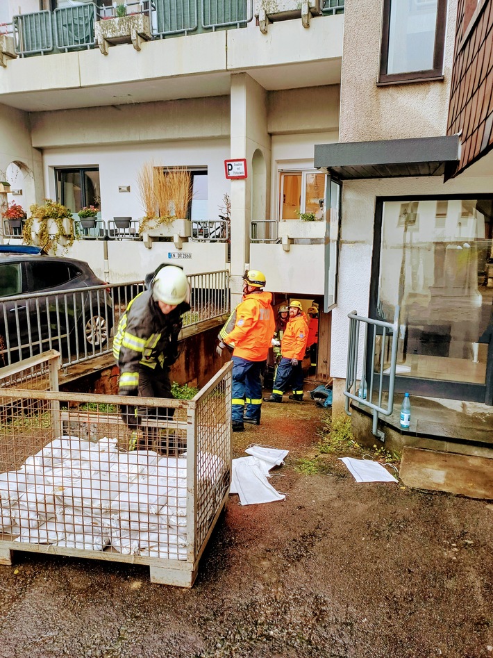 FW-EN: Wetter - Tief Zoltan hält Feuerwehr Wetter (Ruhr) weiter auf Trab