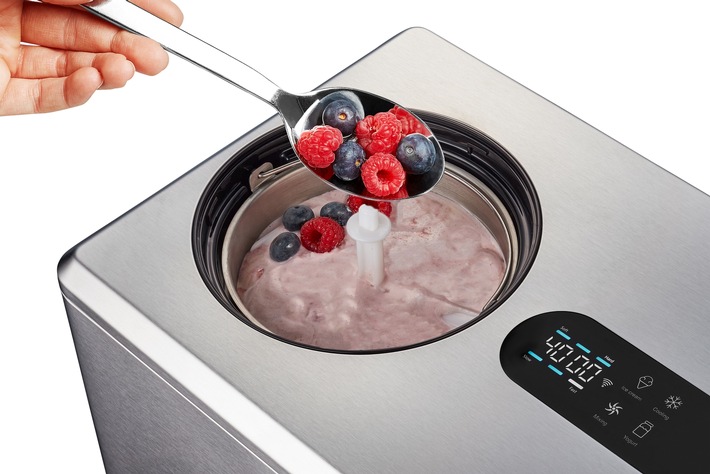 MEDION sorgt mit zwei neuen Eismaschinen für Erfrischung / Nie war die eigene Herstellung von leckerem Eis einfacher und smarter