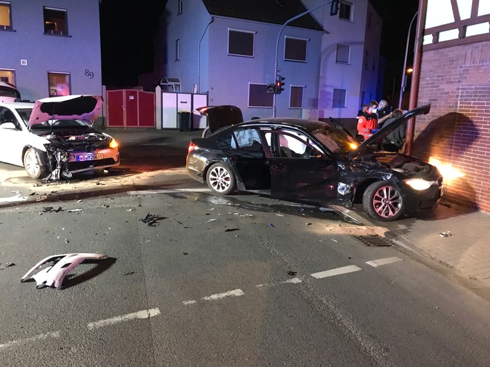 POL-PDWO: Unfall mit vier verletzten Personen - 25 000 Euro Schaden