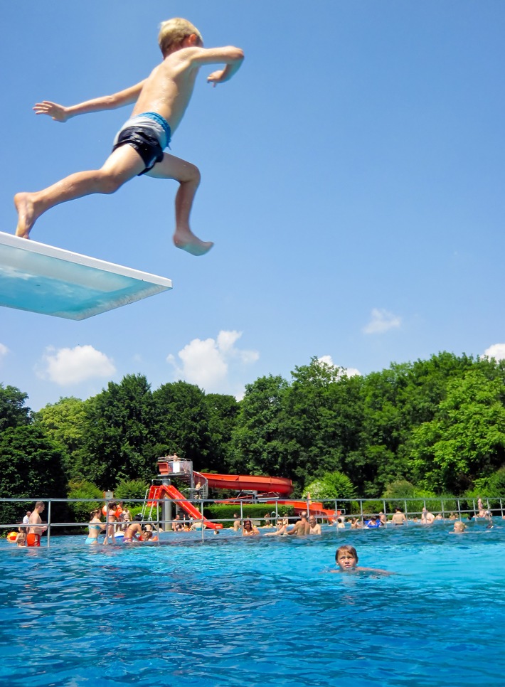 Keine Angst vor Insektenstichen: 10 Tipps für einen sorgenfreien Besuch im Freibad