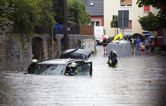 Wenn das Auto nasse Füße kriegt / Überschwemmungsschäden sind in der Kasko mitversichert