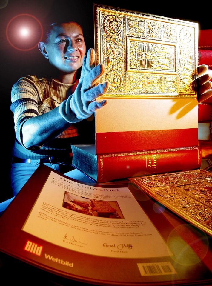 Die Goldbibel - Schon vor Verkaufsstart ein begehrtes Sammlerstück / Bibelausgabe von BILD und Weltbild beim Verlag bereits vergriffen
