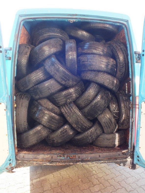 BPOL-FL: Wieder neue LKW-Reifen sichergestellt - 2 Rumänen in Haft