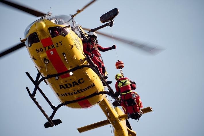 Training mit Rettungswinde der Station „Christoph 66“