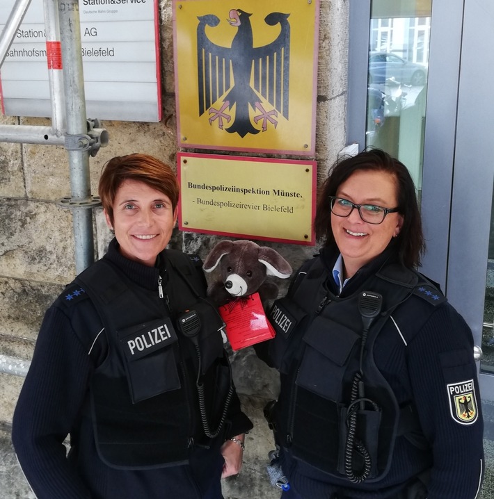 BPOL NRW: Plüschmaus über 630 Km im Zug bis Bielefeld - Bundespolizei nimmt herrenlose "Zugmaus" aus Baden Württemberg in Polizeigewahrsam
