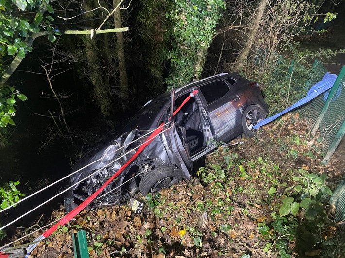 FW-Stolberg: Schwerer Verkehrsunfall - drei Verletzte