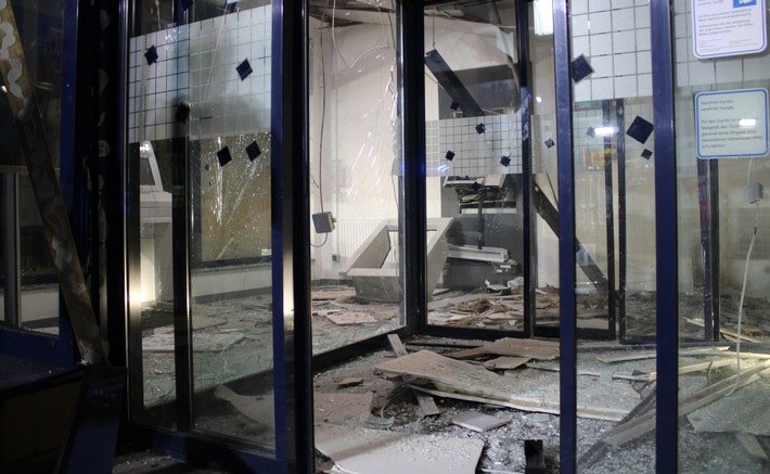 POL-NE: Täter flüchten nach Geldautomatensprengung in Dormagen