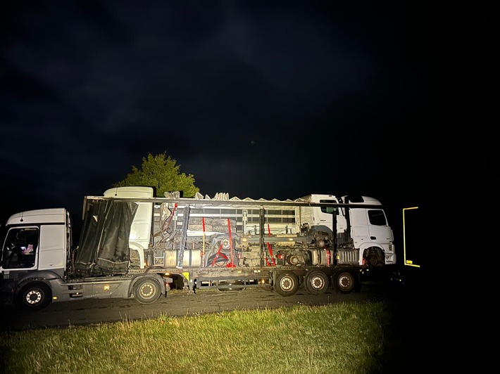 Mittelhessen: Herborn/A45: Lkw auf Lkw, auf Lkw - oder: wie man nicht beladen sollte