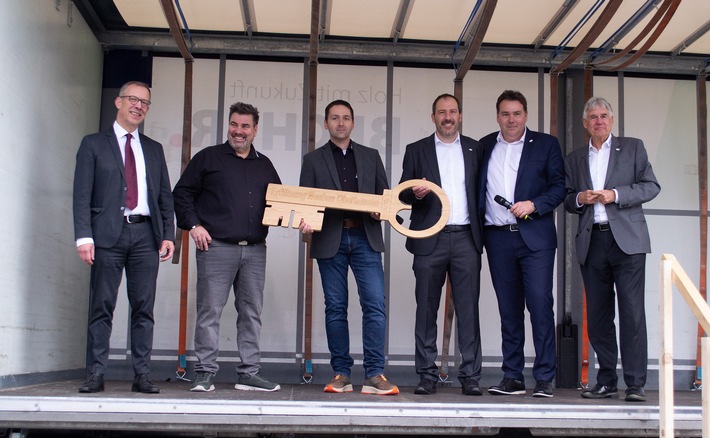 Oberhausen: Holzgroßhändler Becher investiert in die Zukunft und modernisiert Standort