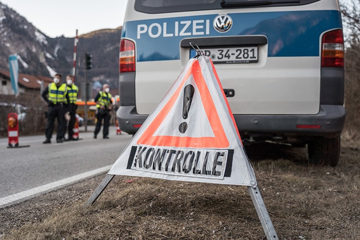 Bundespolizeidirektion München: Mailand-Memmingen über Nacht/ Bundespolizei vereitelt Schleusungsfahrt