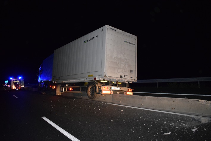 POL-HI: Verkehrsunfall mit hohem Sachschaden und verletzten Personen